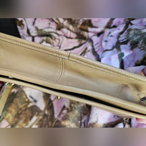 Vintage Coach Pocket Purse - Picture 11 of 12